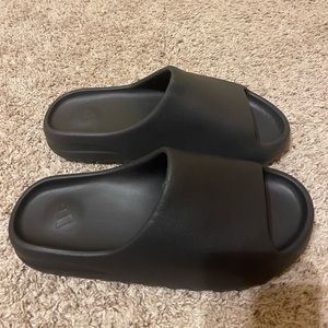 Yeezy onyx slides (brand new)